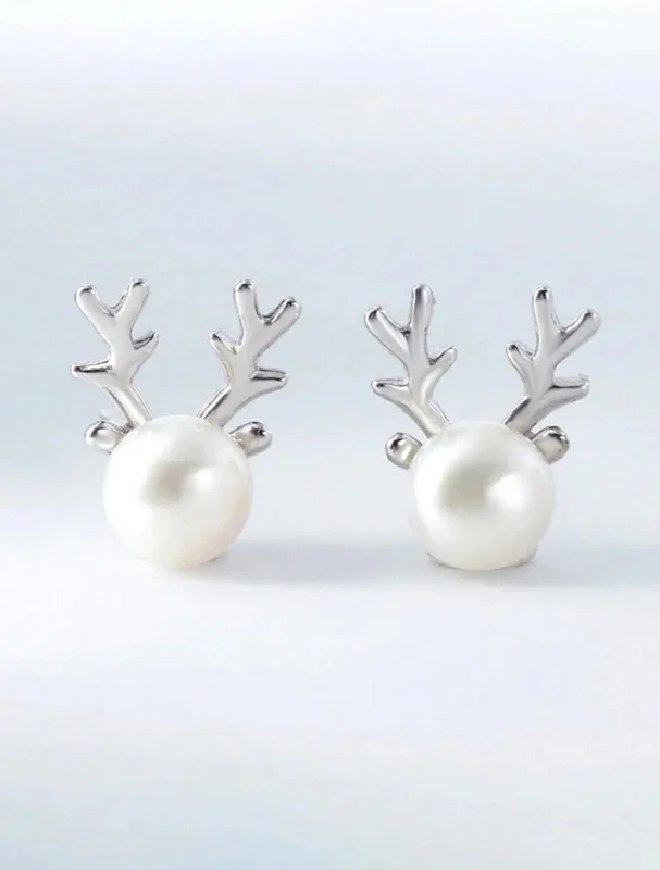 Ladies earrings creative pieces-Beautiful Reindeer Pearl Stud Earrings