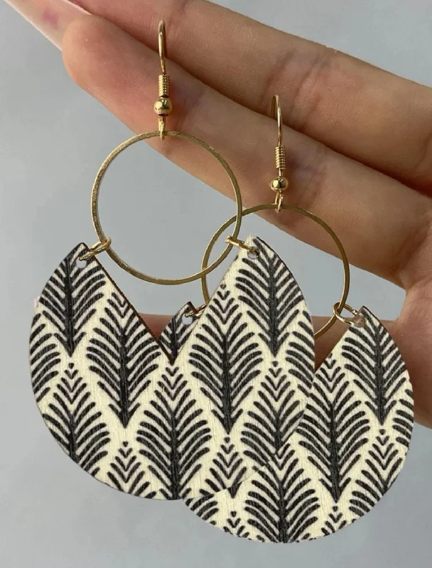 Ladies earrings sister sets-Beautiful Black and White Leaf Pattern Earrings