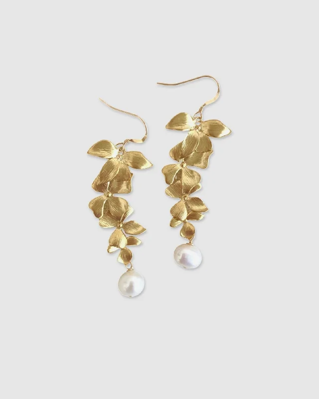 Ladies earrings worldwide styles-Floral Pearl Earrings