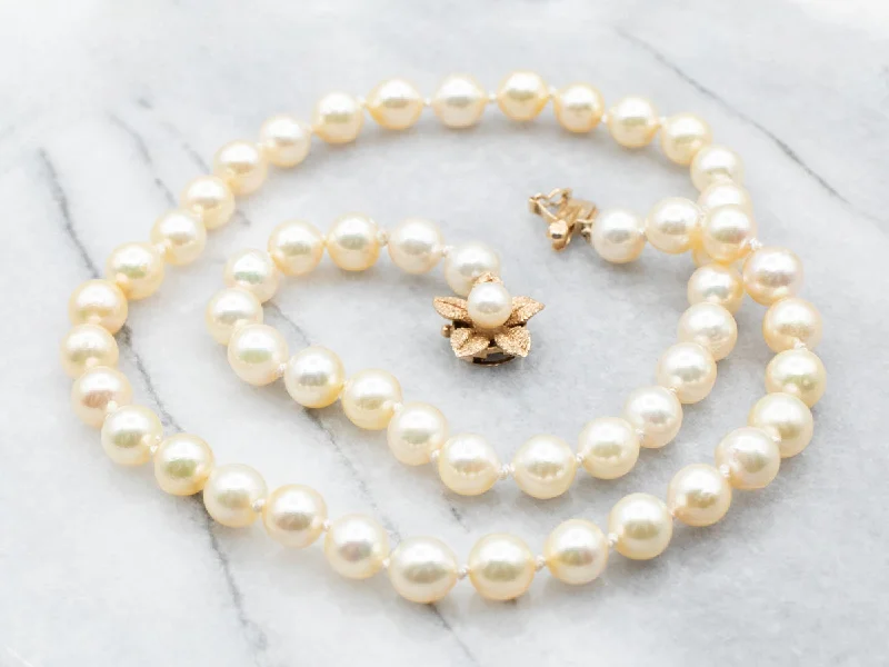 Ladies rings custom pieces-Vintage Flower Clasp Pearl Bead Necklace