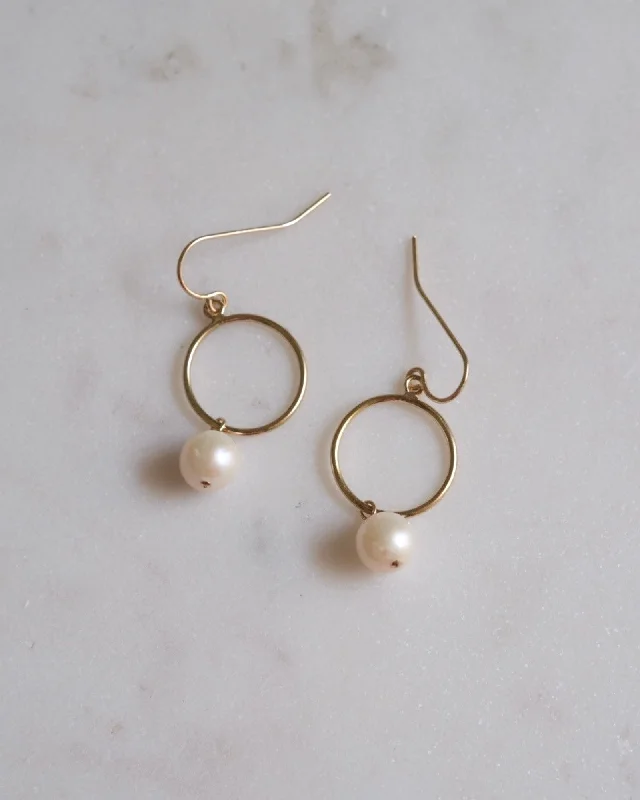 Ladies earrings pure silver-Pearl Round Earrings