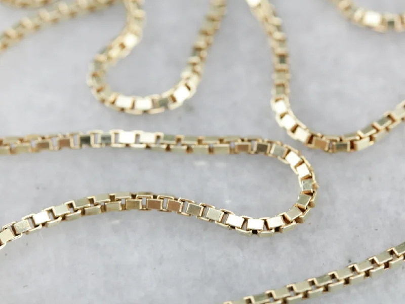 Ladies rings punk edge-Yellow Gold Box Chain Necklace