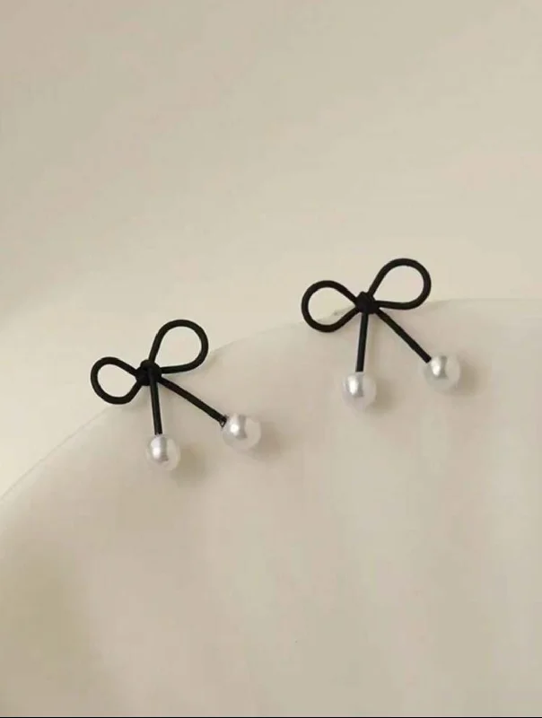 Ladies earrings elegant looks-Beautiful Black Bowknot Stud Earrings